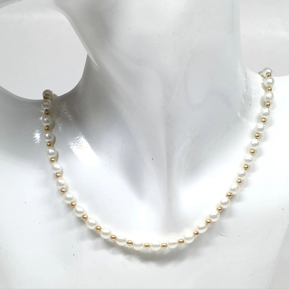 Auth 18k Solid Yellow Gold Pearl Necklace